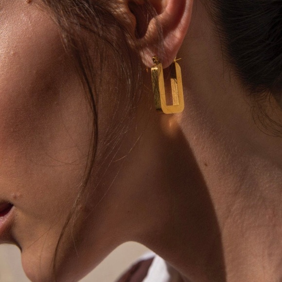 Waterproof gold plated square earrings - Picture 2 of 6